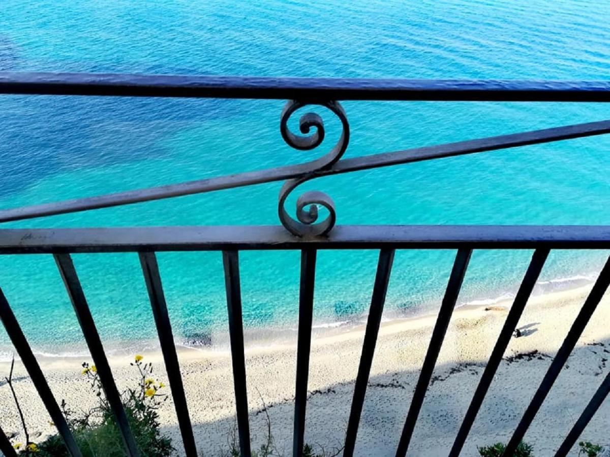 Ninfa Sul Mare Apartments 50 M E T R I Dal Mare Parcheggio Gratuito Custodito กาโปวาติกาโน ภายนอก รูปภาพ